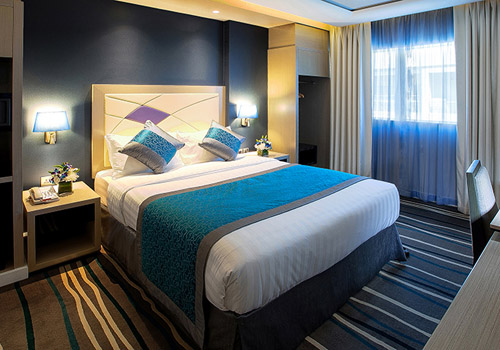 King bed in Hotel Al Sarab Deira