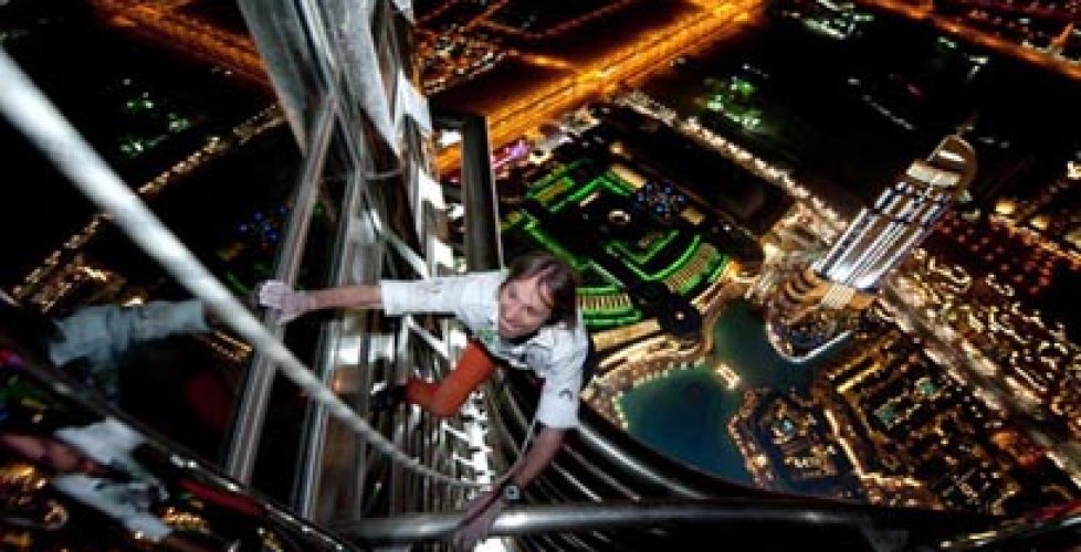 Man climbing skyscraper without any help or gear