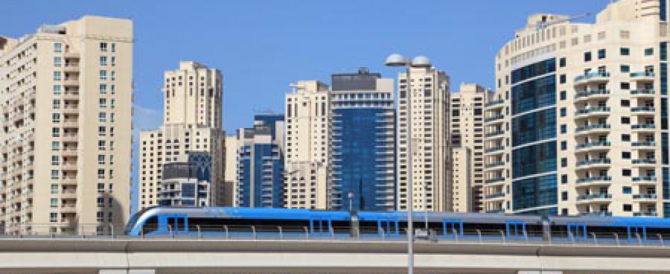 Picture of the Dubai metro and the houses behind it