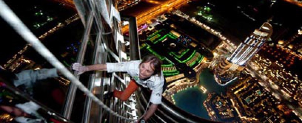 Man climbing skyscraper without any help or gear